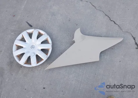 2005 Toyota Camry Le z USA, uszkodzony, nr VIN 4T1BE32K85U565649